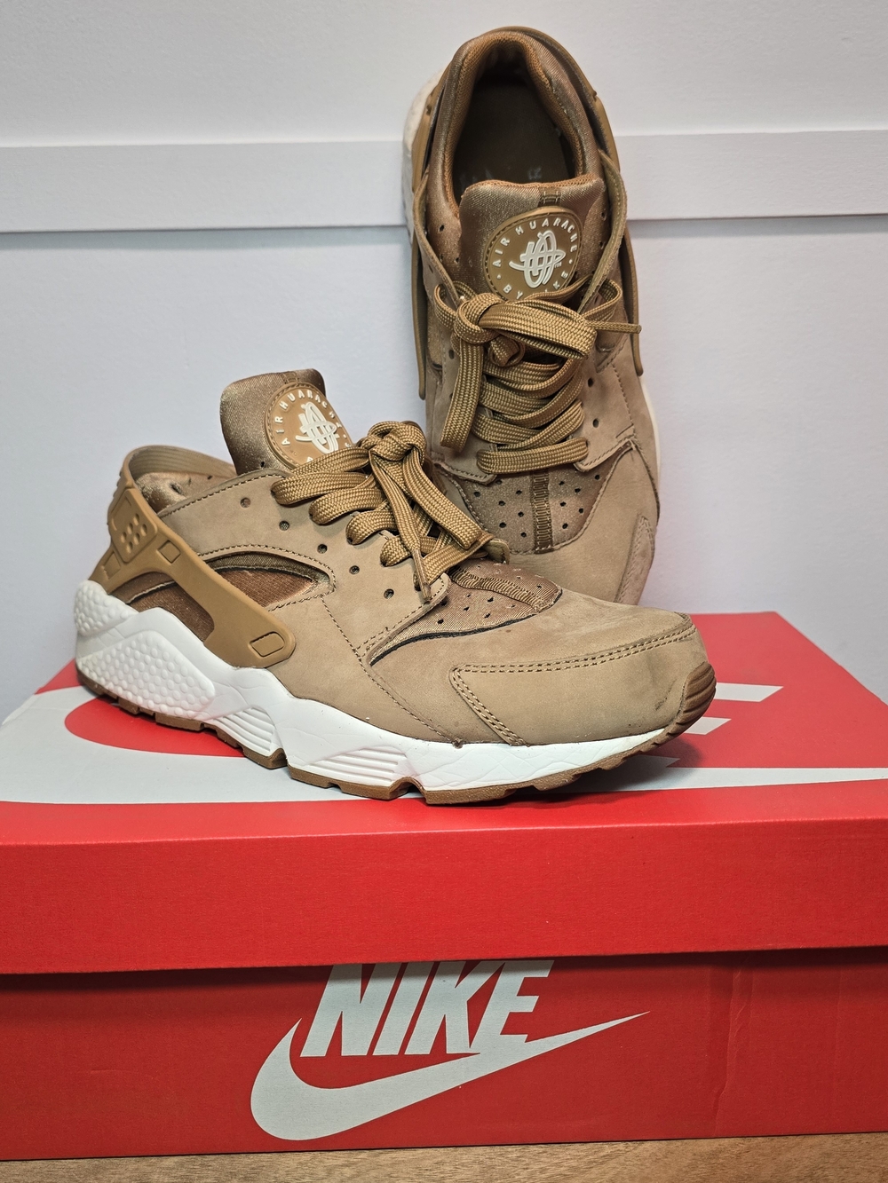Nike Men’s Wheat Huarache Casual Sneakers Fall Style Size 9